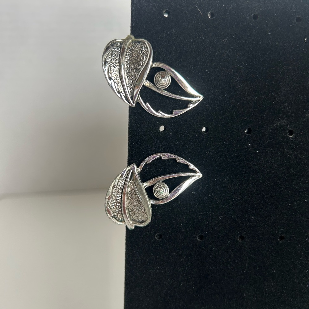 Sarah Coventry Clip On Silver Leaf Earrings Vintage